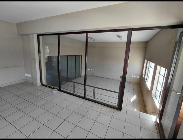 342M² WAREHOUSE TO LET IN POMONA